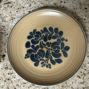 Pfaltzgraff 10 in plate. Folk art pattern
